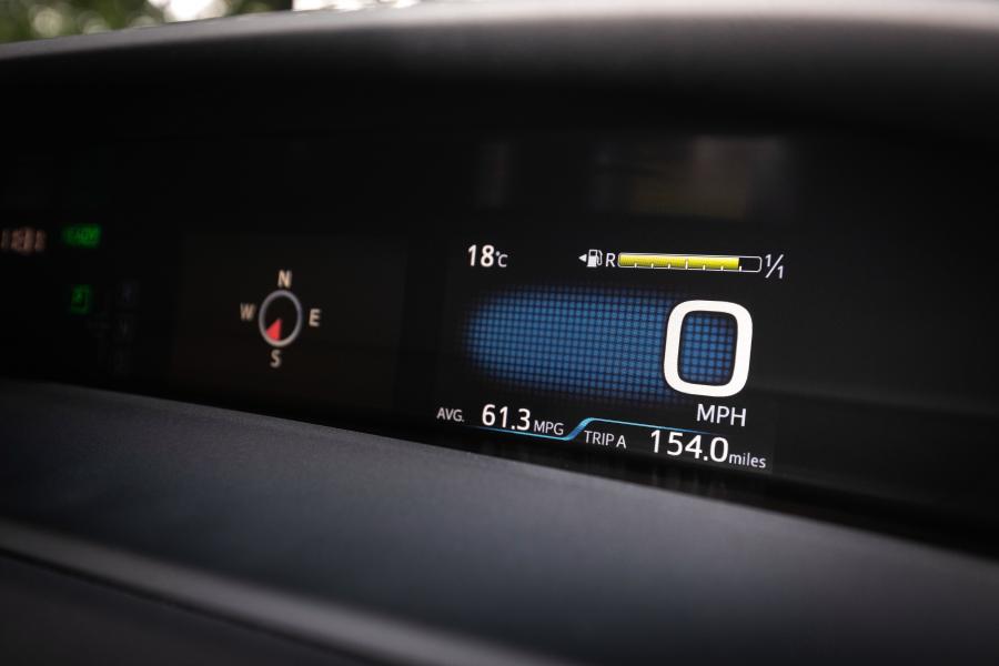 Панель приборов Toyota Prius 2019 года  (UK) (фото 37 из 37)